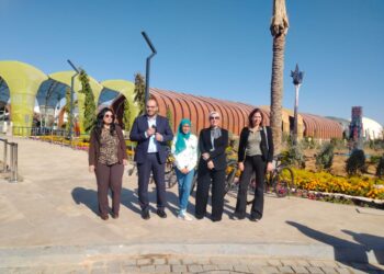 وزيرة البيئة والمنسق الوزارى ومبعوث مؤتمر المناخ تسلم الفائزين  بمسابقة وزارة البيئة “صحتنا من صحة كوكبنا” دراجات هوائية بالمنطقة الخضراء بالتعاون مع شركة سانوفي مصر