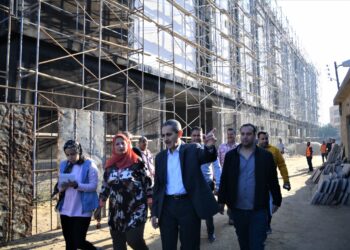 محافظ الغربية يتفقد مستشفى السنطة المركزي وأعمال الرصف بطنطا