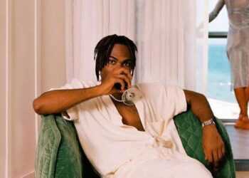 مزيج من الإثارة والحب والحزن في أحدث أعمال ” سي كاي “