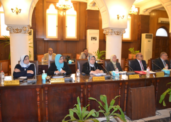مجلس شئون التعليم والطلاب يناقش استعدادات الجامعة إمتحانات الميدتيرم وإمتحانات نهاية الفصل الدراسي الأول