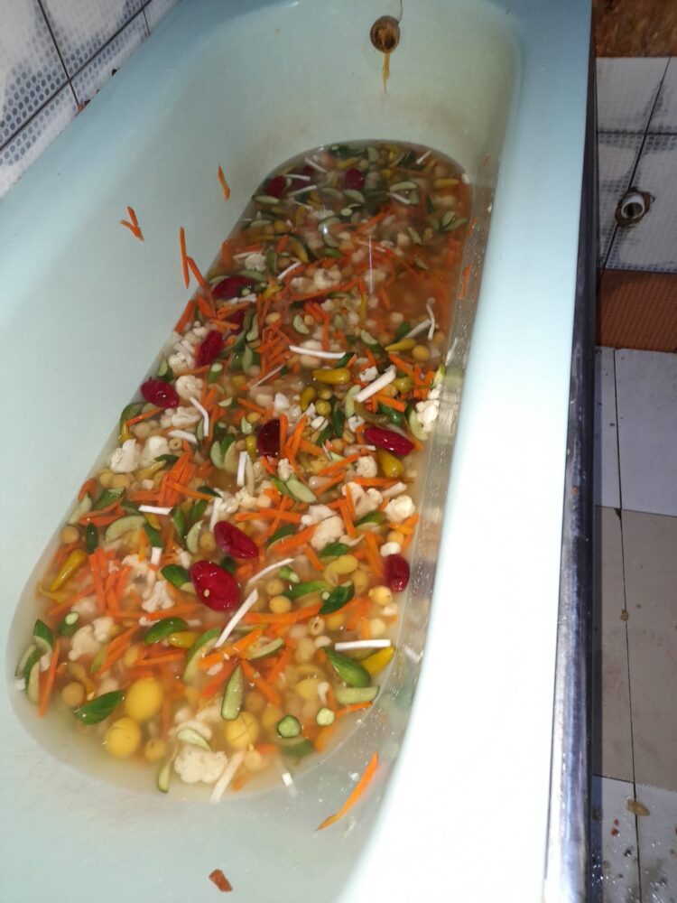 حملة مكبرة علي المحلات بزفتي وضبط منتجات منتهية الصلاحية