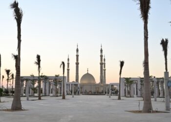 وزير الإسكان يتابع الموقف التنفيذى للمشروعات المختلفة الجارى تنفيذها بالعاصمة الإدارية الجديدة