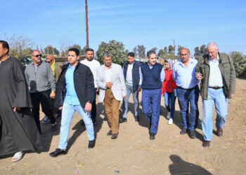 محافظ الغربية يتفقد مشاريع الرصف والتطوير بطنطا وكفر الزيات