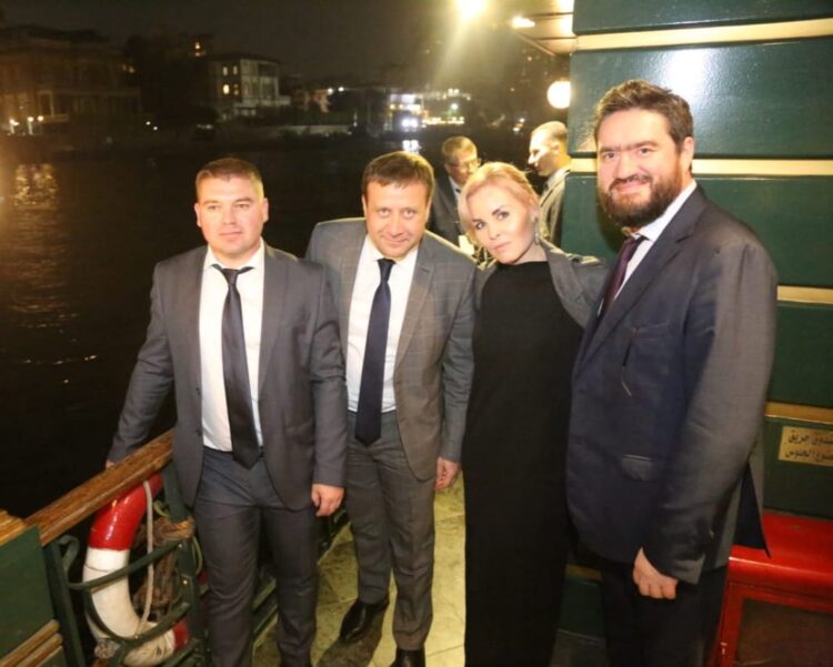 جولة بالنيل في نهاية اليوم الأول للمنتدى الروسي 1 جولة بالنيل في نهاية اليوم الأول للمنتدى الروسي