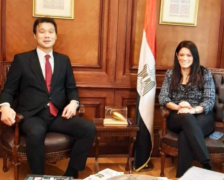 السفير الكوري ” هونغ جين ووك ” ووزيرة التعاون الدولي ” رانيا المشاط ” يناقشان طريقة تعزيز التعاون الإنمائي الثنائي 1 السفير الكوري ” هونغ جين ووك ” ووزيرة التعاون الدولي ” رانيا المشاط ” يناقشان طريقة تعزيز التعاون الإنمائي الثنائي