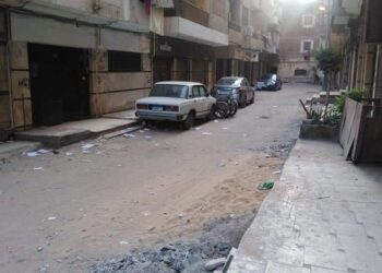 أهالى شارع البدراوى بحى أول طنطا يعانون من الظلام ليلا وسوء حالة الطريق