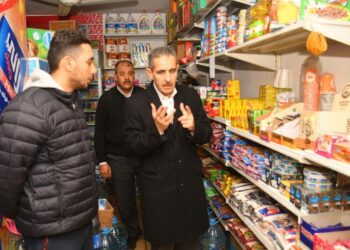 محافظ الغربية في جولة مسائية لمراقبة الأسواق بطنطا