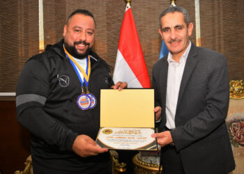 محافظ الغربية يكرم البطل حامد خلاف لحصوله على المركز الأول في بطولة العالم بأمريكا