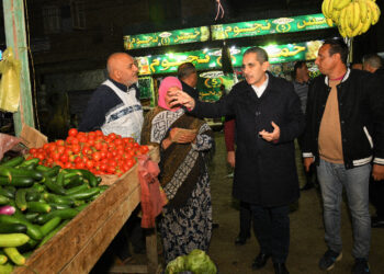جولة مسائية لمحافظ الغربية في قرى السنطة وطنطا لمتابعة الأسواق