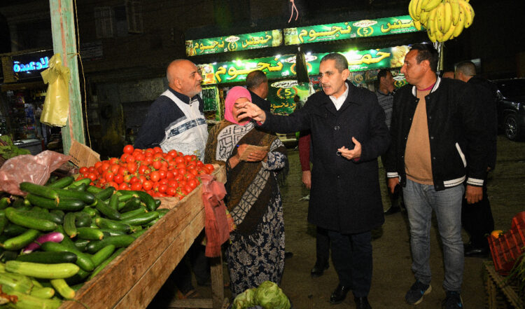 جولة مسائية لمحافظ الغربية في قرى السنطة وطنطا لمتابعة الأسواق 1 جولة مسائية لمحافظ الغربية في قرى السنطة وطنطا لمتابعة الأسواق