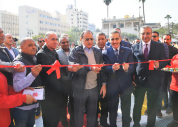 مستشار رئيس الجمهورية ومحافظ الغربية يفتتحان محطة شيل أوت للوقود بطنطا