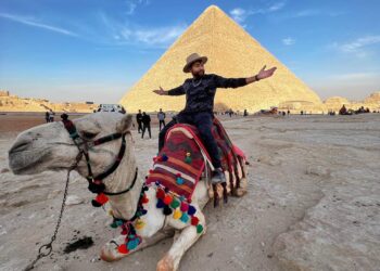 ” مهاجر مصري ” يدعم الشباب المصري بالنصائح والخبرات المكتسبة من سنين الهجرة