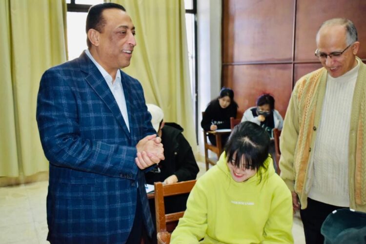 الطلاب الوافدين بشعبة اللغة العربية لغير الناطقين بها يعربون عن سعادتهم بتلقى العلم بآداب طنطا .