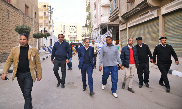 محافظ الغربية في جولة تفقدية لمحيط الكنائس بزفتى 1 محافظ الغربية في جولة تفقدية لمحيط الكنائس بزفتى