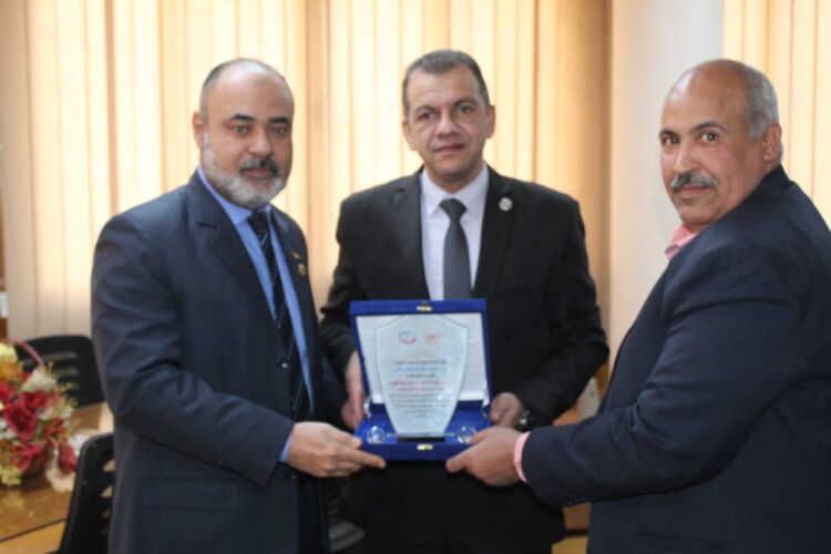 العلوم الصحية تكرم مدير التأمين الصحي بالقاهرة والمتميزين بتخصصاتها المختلفة 1 العلوم الصحية تكرم مدير التأمين الصحي بالقاهرة والمتميزين بتخصصاتها المختلفة