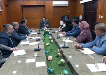 وكيل الوزارة يعقد اجتماعاً بمسئولي وحدة التواصل والدعم للمعلمين لوضع استراتيجيات العمل