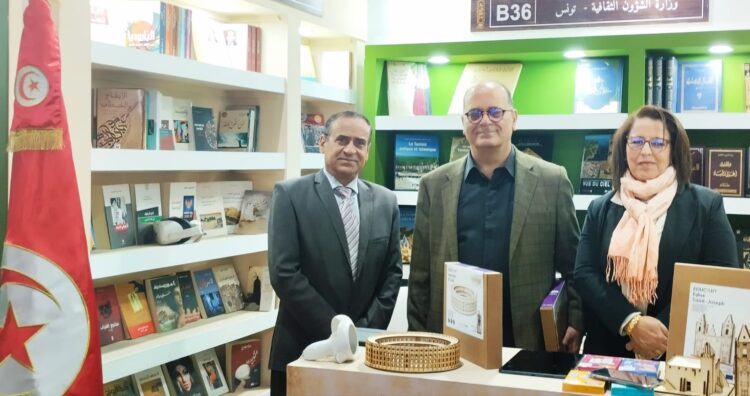 حضور متميز لتونس الخضراء في معرض الكتاب ورعاية خاصه للسفير التونسي 1 حضور متميز لتونس الخضراء في معرض الكتاب ورعاية خاصه للسفير التونسي