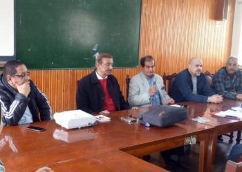 سعيد عبد الغنى عضو مجلس إتحاد اليد يفتتح دراسة الحكام الجدد بالإسماعيلية