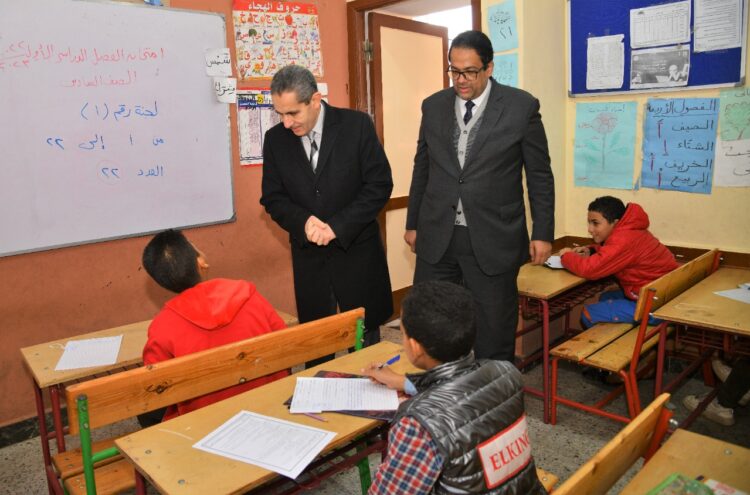 محافظ الغربية يتفقد أداء طلاب الصف الأول الإعدادي لامتحاني اللغة العربية والتربية الدينية في نهطاي. 1 محافظ الغربية يتفقد أداء طلاب الصف الأول الإعدادي لامتحاني اللغة العربية والتربية الدينية في نهطاي.