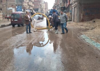 محافظ الغربية يُتابع جهود الوحدات المحلية في رفع مياه الأمطار من شوارع السنطة وبسيون وكفر الزيات