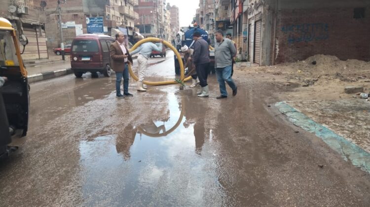 محافظ الغربية يُتابع جهود الوحدات المحلية في رفع مياه الأمطار من شوارع السنطة وبسيون وكفر الزيات