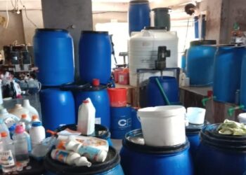 تموين كفرالزيات يظبط مصنع لانتاج المنظفات المغشوشة والرنجه الغير صالحه للاستهلاك