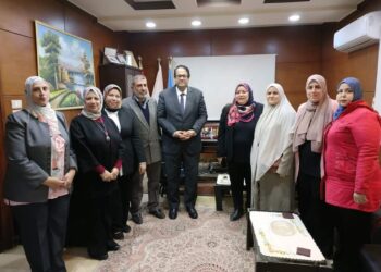 وكيل الوزارة يكرم المعلمين ا لفائزين في المسابقة الدولية كمعلم مايكروسوفت المبدع الخبير MIE Expert 2022/2023