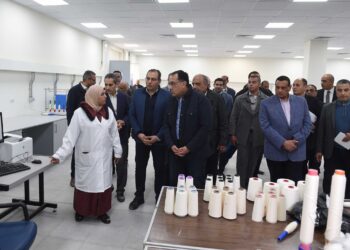 رئيس الوزراء يتجول فى مصانع الغزل والنسيج الجديدة بالمحلة الجاري إقامتها والأخرى الجاري رفع كفاءتها وتطويرها