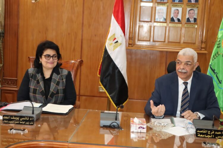 رئيس جامعه المنوفيه يرأس إجتماع مجلس اداره مركز القياس والتقويم بالجامعة 1 رئيس جامعه المنوفيه يرأس إجتماع مجلس اداره مركز القياس والتقويم بالجامعة