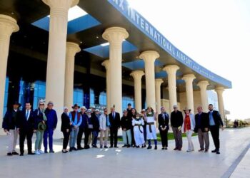 مطار سفنكس الدولي يستقبل وفد رفيع المستوى قادما من دولة بتسوانا لزيارة المعالم الأثرية