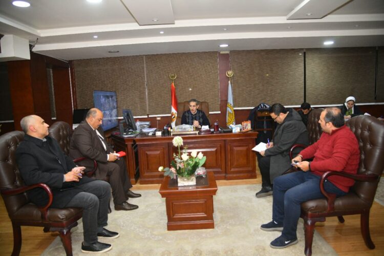 محافظ الغربية يجتمع بالصحة والتعليم والثقافة والشباب لتكثيف الأنشطة بالمحلة