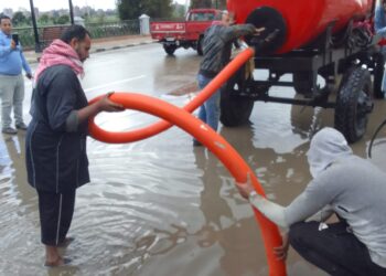 الغربية تواصل جهودها لرفع تجمعات مياه الأمطار والتعامل مع موجة الطقس السيئ