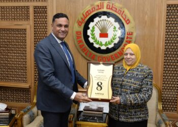 محافظ الدقهلية يسلم 30 جهاز عروسه لعدد 10 عرائس من أبناء المحافظة هدايا مقدمه من مجموعة العربي الراعي الرسمي للاحتفالات .