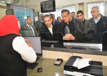 وزير التنمية المحلية ومحافظ العربية يتفقدان مركز السيطرة الموحد ويفتتحان المركز التكنولوجي ووحدة المتغيرات المكانية بالديوان العام للمحافظة