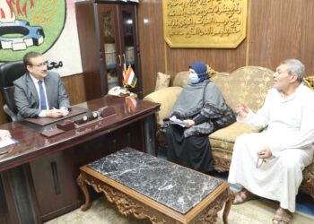 محافظ المنوفية يواصل لقاءاته اليومية بالمواطنين لفحص شكواهم واتخاذ إجراءات فورية حيالها وفقاً للوائح والقوانين
