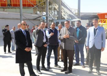 وزير التنمية المحلية يتفقد مصنع تدوير المخلفات بقرية تونا الجبل بملوي بمحافظة المنيا 