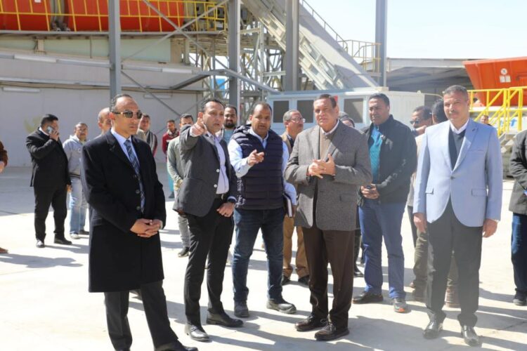 وزير التنمية المحلية يتفقد مصنع تدوير المخلفات بقرية تونا الجبل بملوي بمحافظة المنيا 
