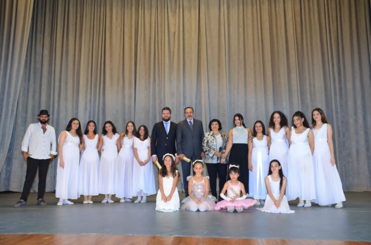 الروسي يحتفل بعيد الأم 1 الروسي يحتفل بعيد الأم