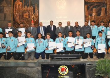 تكريم 28 مسئول حكومي و3 مراكز تكنولوجية جددت شهادة الأيزو