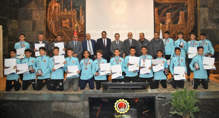 تكريم 28 مسئول حكومي و3 مراكز تكنولوجية جددت شهادة الأيزو