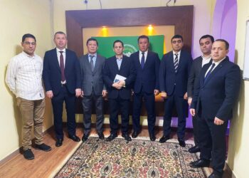 وفد من جمهورية أوزباكستان يزور معهد المخطوطات العربية