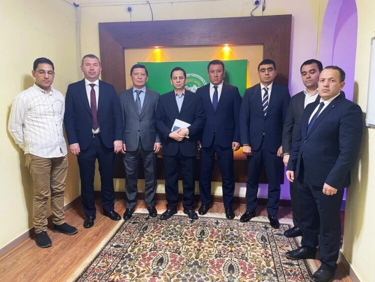 وفد من جمهورية أوزباكستان يزور معهد المخطوطات العربية
