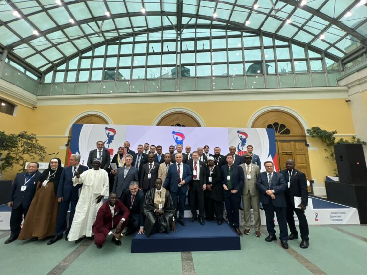 42 دولة بمشاركة مصر .. بوتين يرحب بالإتحاد الدولي لمحبي روسيا