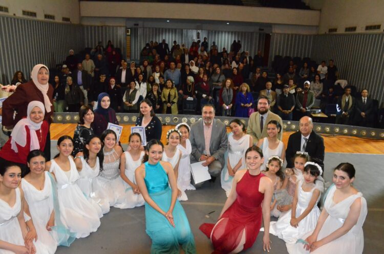 الروسيات والمصريات يحتفلن بـ عيد الأم