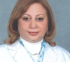 تهنئة الخريجين للغمرى عميدة للألسن