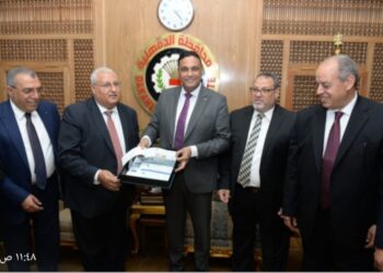 البنك الزراعي المصري يواصل مسيرة قوافل الخير لتوزيع المساهمات الغذائية على الأسر الأكثر احتياجاً في 7 محافظات