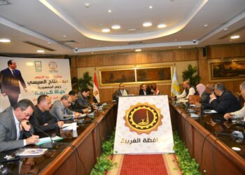 محافظ الغربية يناقش سير العمل بمنظومة المتغيرات المكانية