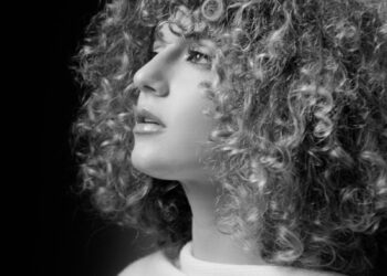 نجمة البوب شانا تصدر أغنيتها الجديدة عيون واسعة