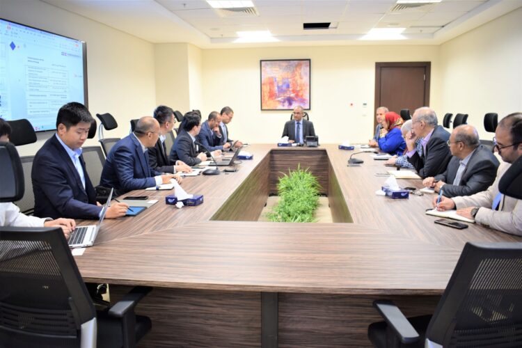 نائب وزير الإسكان لشئون البنية الأساسية يترأس اجتماعاً موسعاً مع وفد شركة الصين العالمية للطاقة (Energy China) لبحث التعاون في مجالات مياه الشرب والصرف الصحي