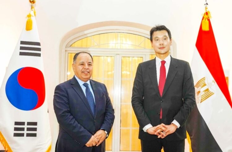 لقاء سفير كوريا الجنوبية مع وزير المالية أكد على ضرورة تزليل الصعوبات أمام الشركات الكورية لمزيد من التعاون